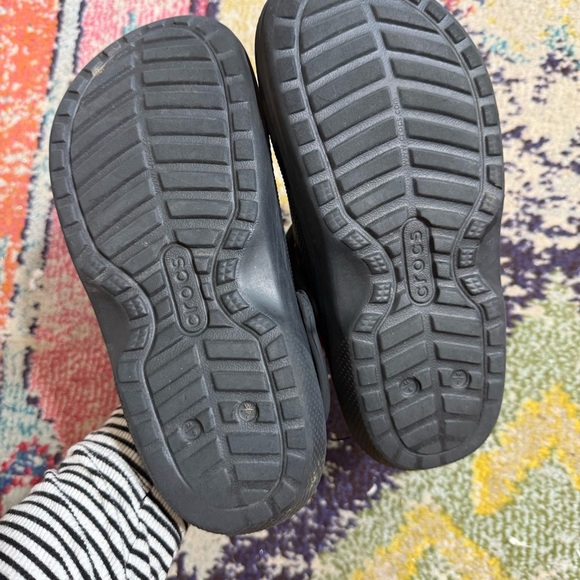 Crocs black lined Clogs size 7 - Picture 4 of 5